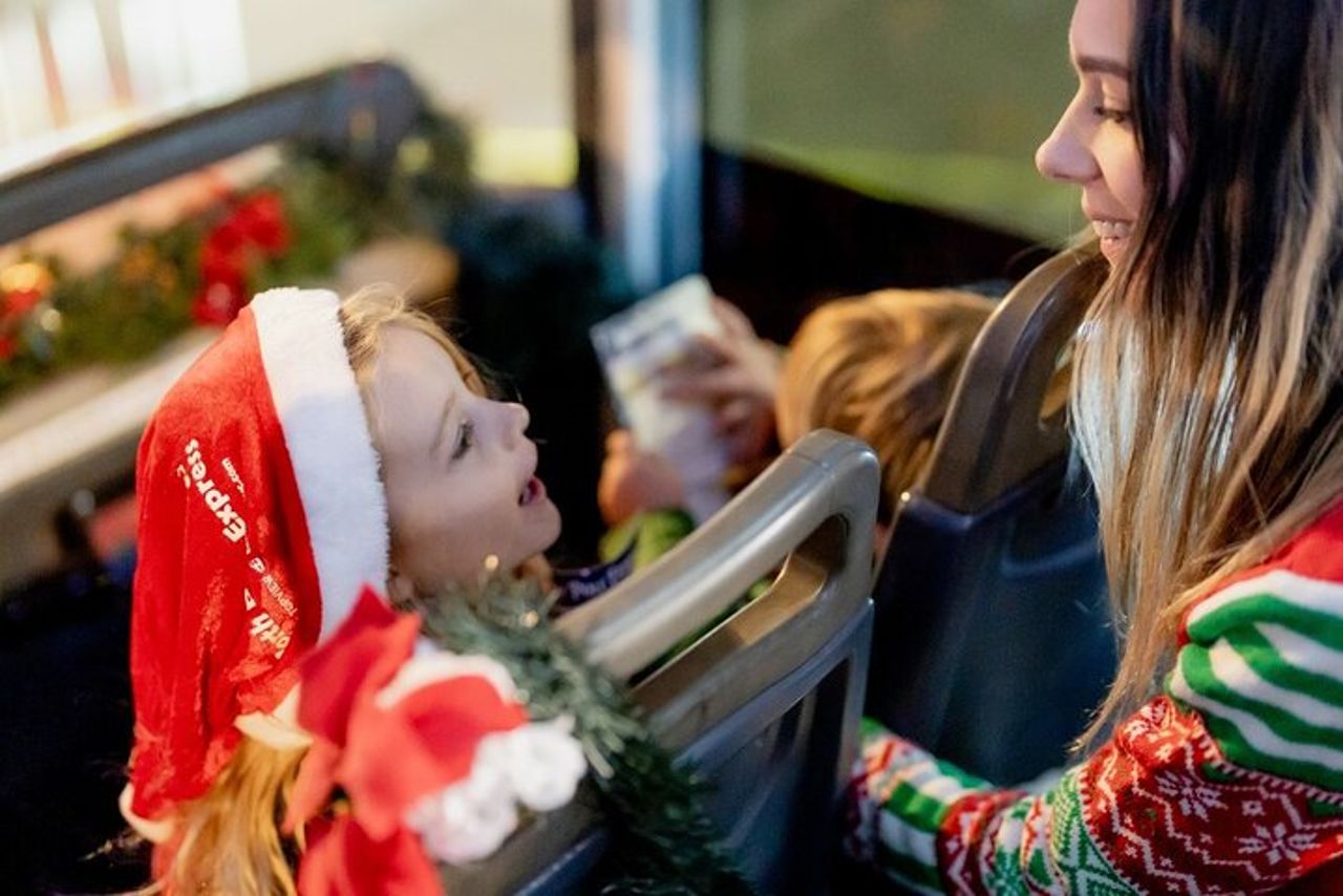 Tour in autobus North Pole Express NYC Christmas Lights Experience — 8