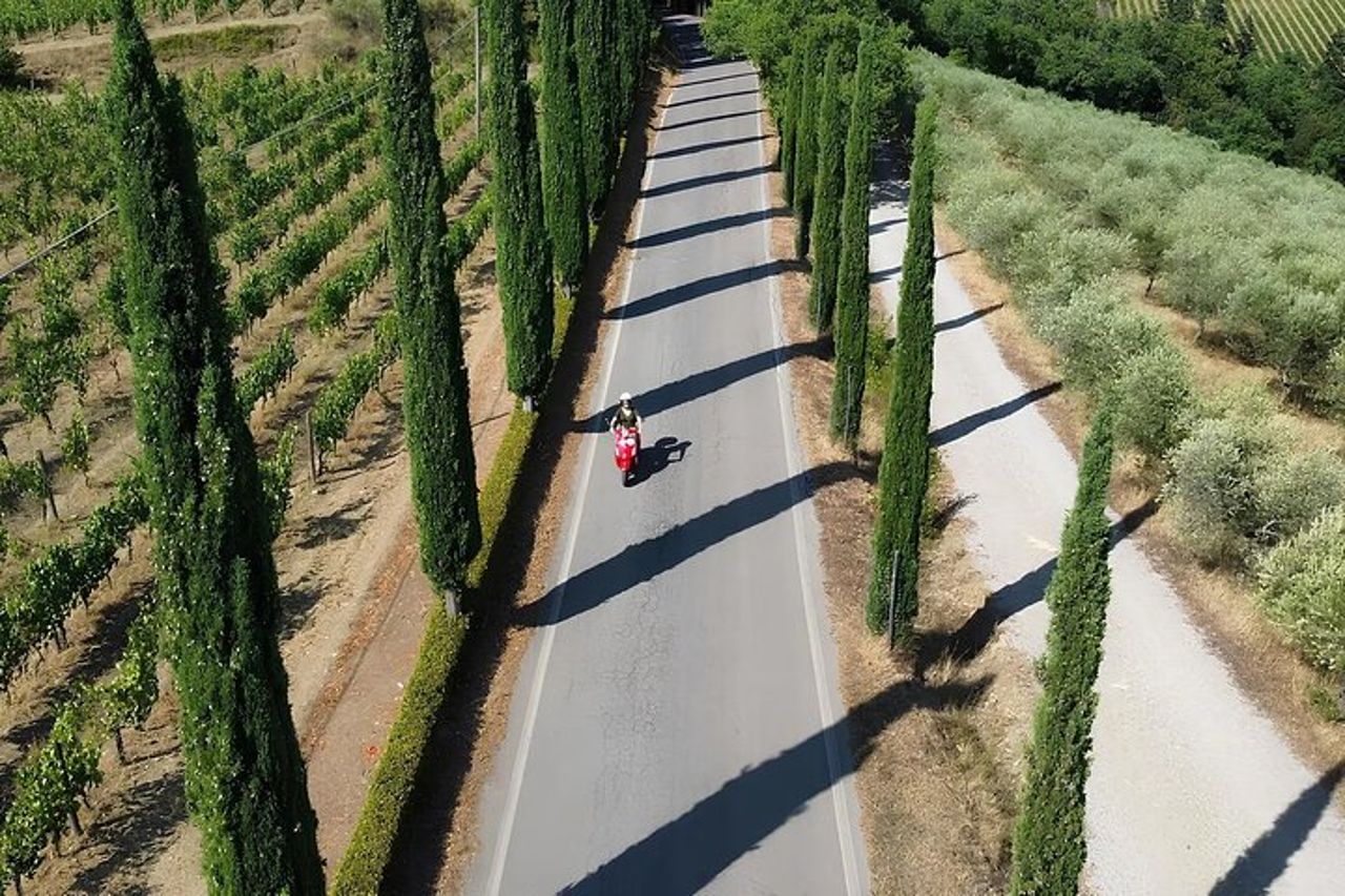 Noleggio Vespa intera giornata da Castellina in Chianti