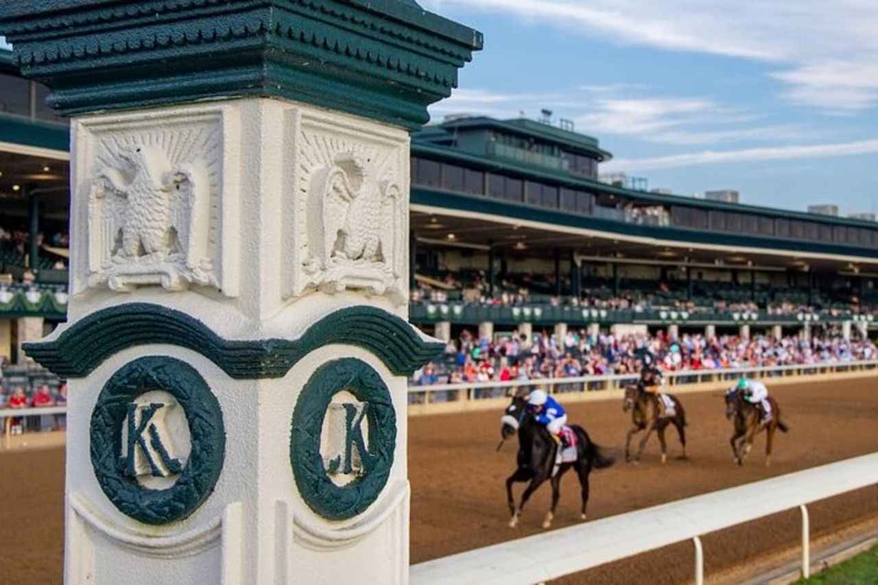 Passeggiate a cavallo B&C, Keeneland o Churchill Down Racetrack. — 2