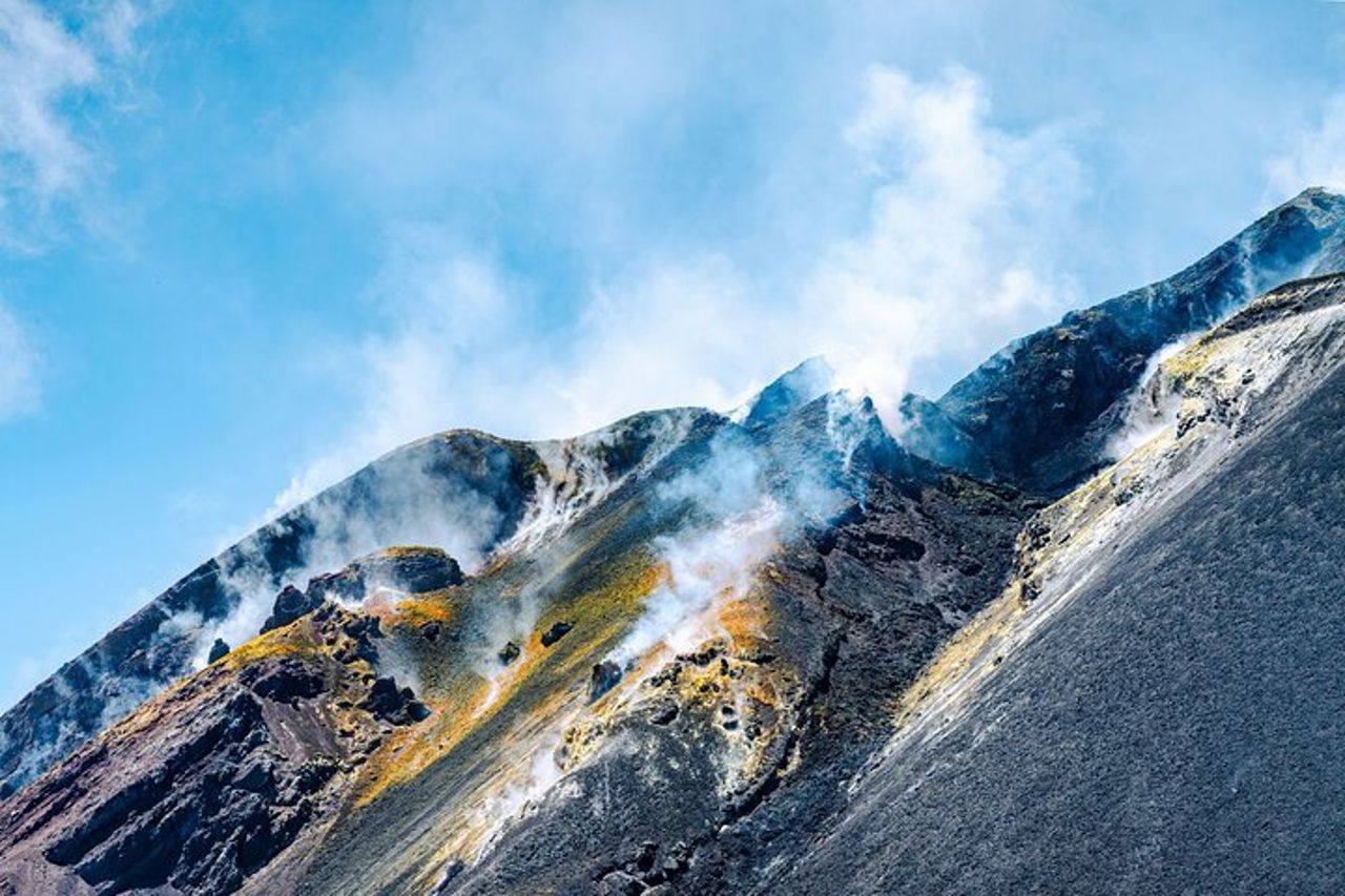 Escursione Crateri Sommitali (3357 m.) — 2