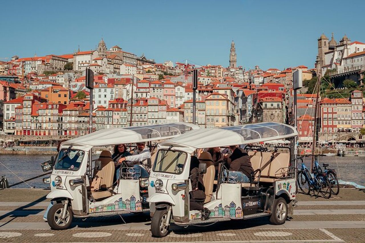 Scopri i punti salienti di Porto su un Tuk Tuk privato elettrico di 2 ore — 2