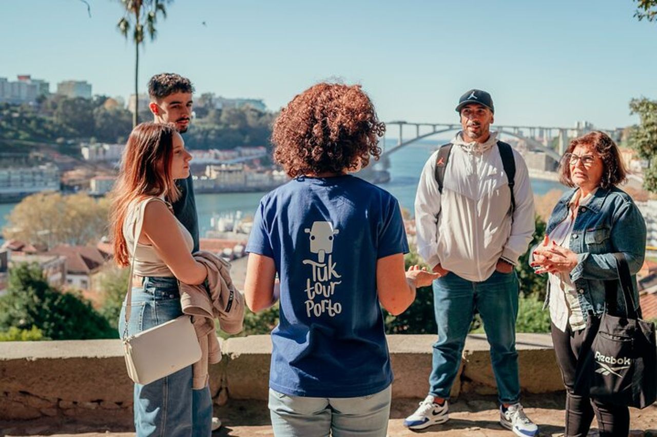 Scopri i punti salienti di Porto su un Tuk Tuk privato elettrico di 2 ore — 4
