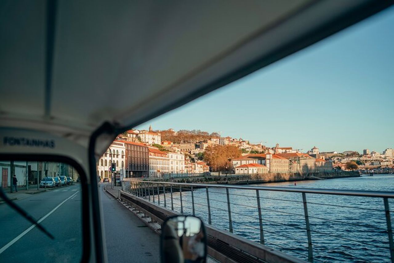 Scopri i punti salienti di Porto su un Tuk Tuk privato elettrico di 2 ore — 5