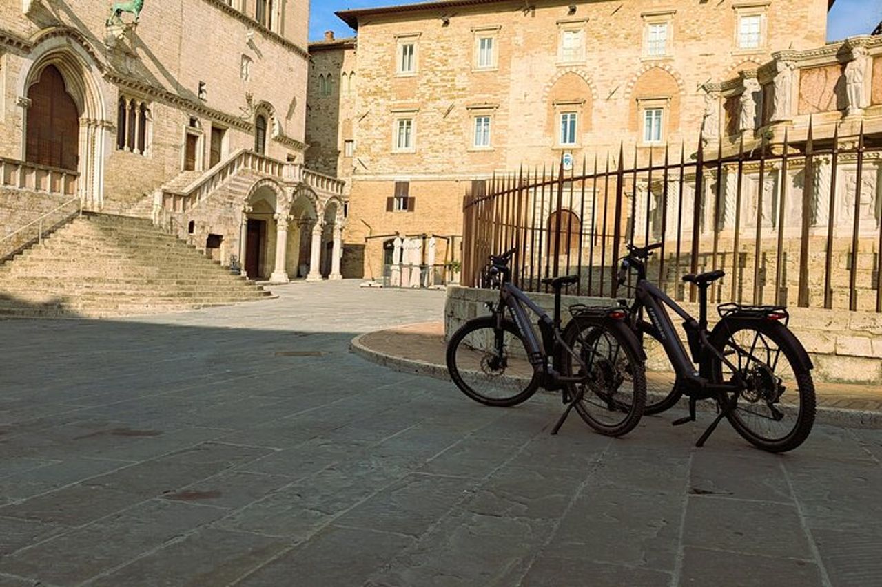 Tour guidato in E-Bike del centro storico di Perugia — 4