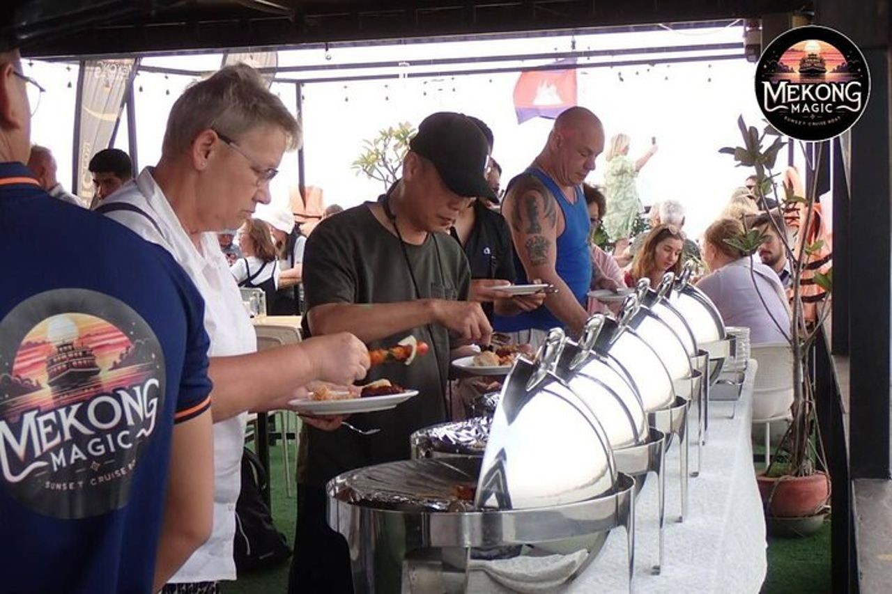 Crociera al tramonto a Phnom Penh con birra illimitata e barbecue a buffet — 4