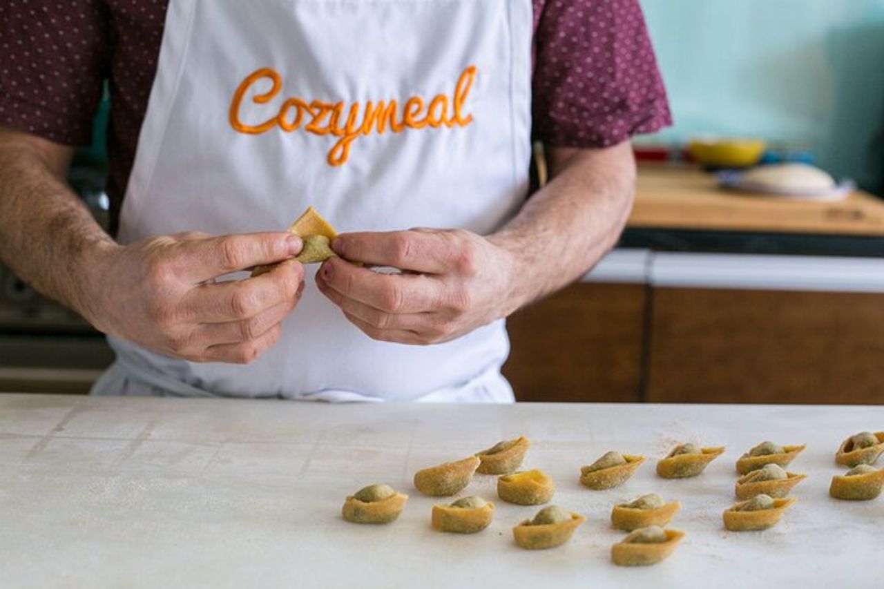 Preparare lasagne e tortellini in una villa storica (3 - pasto di portata) — 3