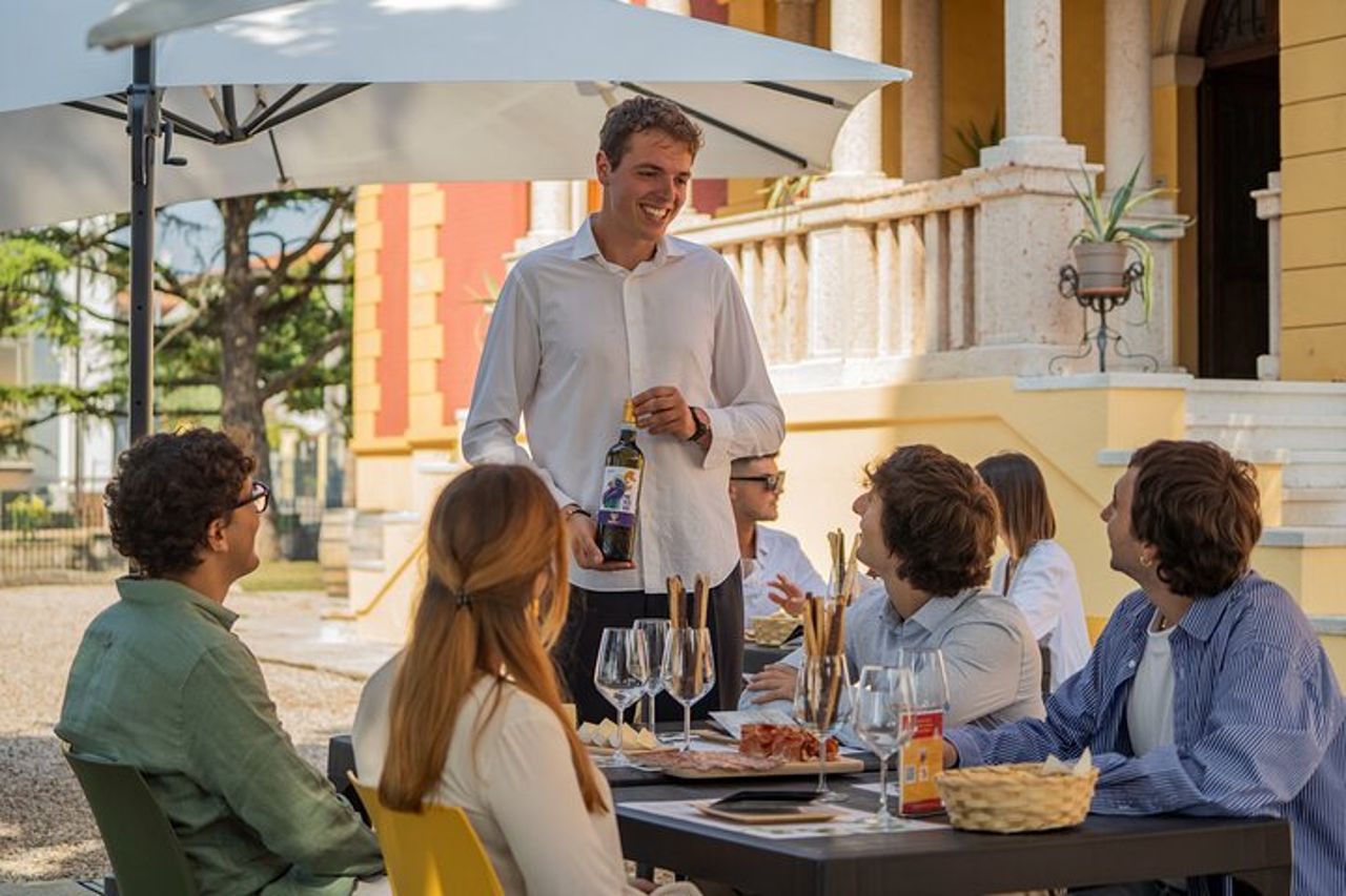 Nettare di Leggenda: Alla Scoperta dei Vini e dei Miti del Garda — 9