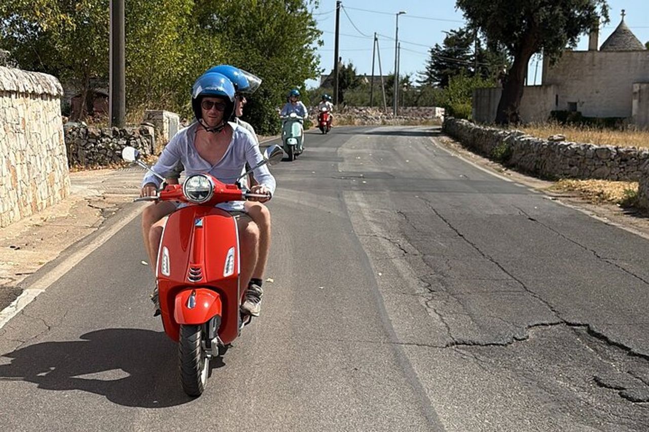 Da Bari: Vespa Tour di 3 ore tra Polignano, Conversano e Monopoli — 8