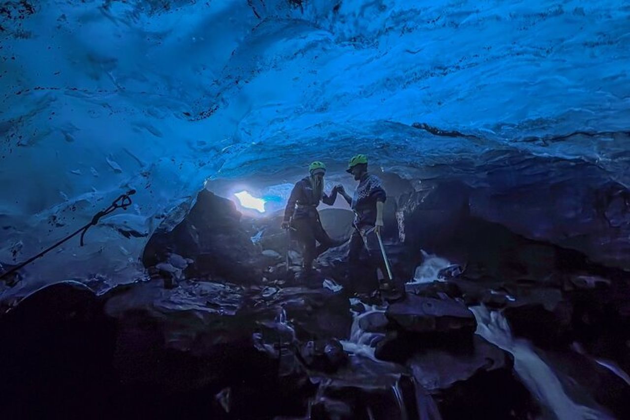 Escursione sul ghiacciaio Sólheimajökull con esplorazione delle grotte di ghiaccio