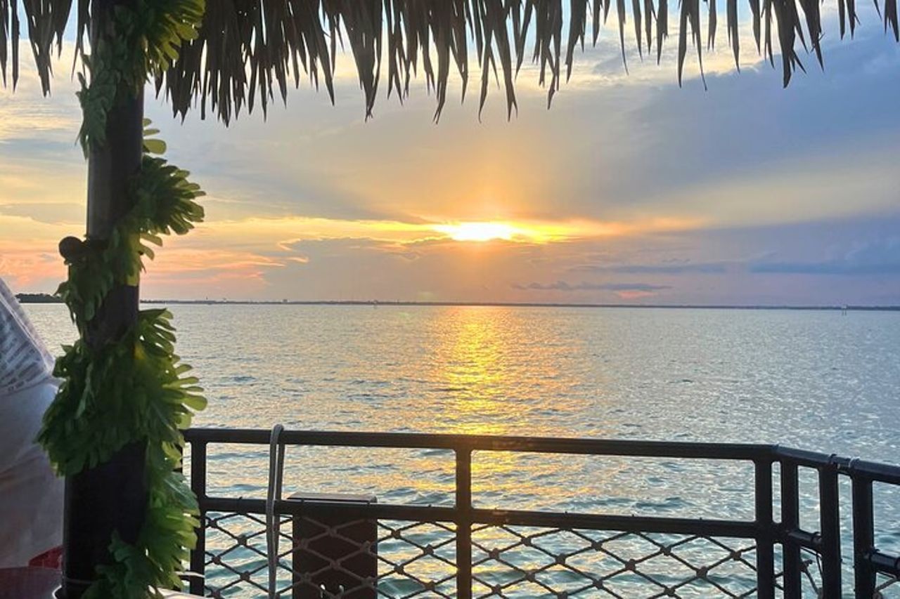 Crociera privata al tramonto galleggiante Tiki Pub a Crab Island — 5
