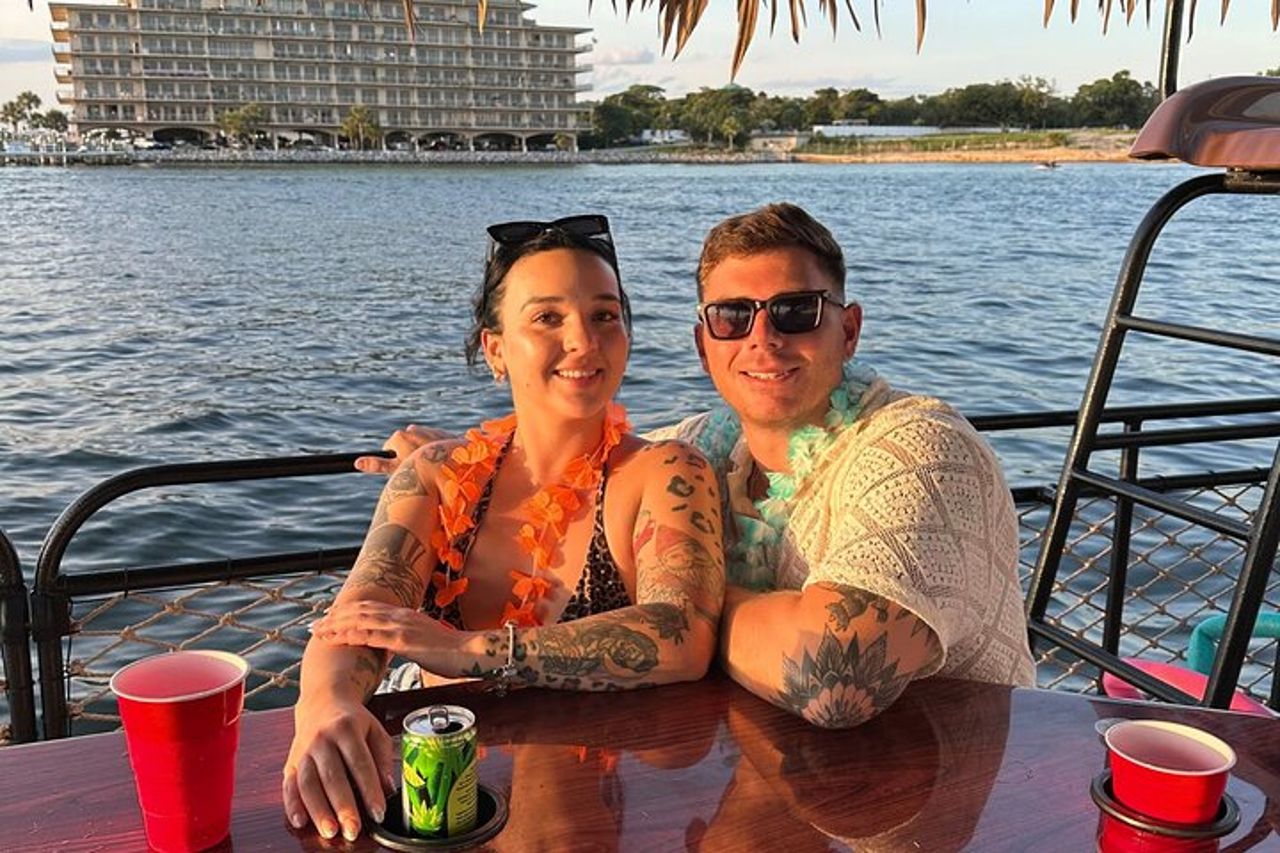 Crociera galleggiante al tramonto al Tiki Pub a Crab Island — 4