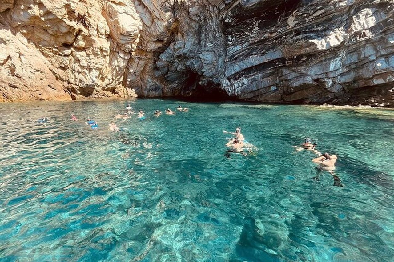 Tour in barca avventura dell'Isola d'Elba per piccoli gruppi e cena al tramonto — 7