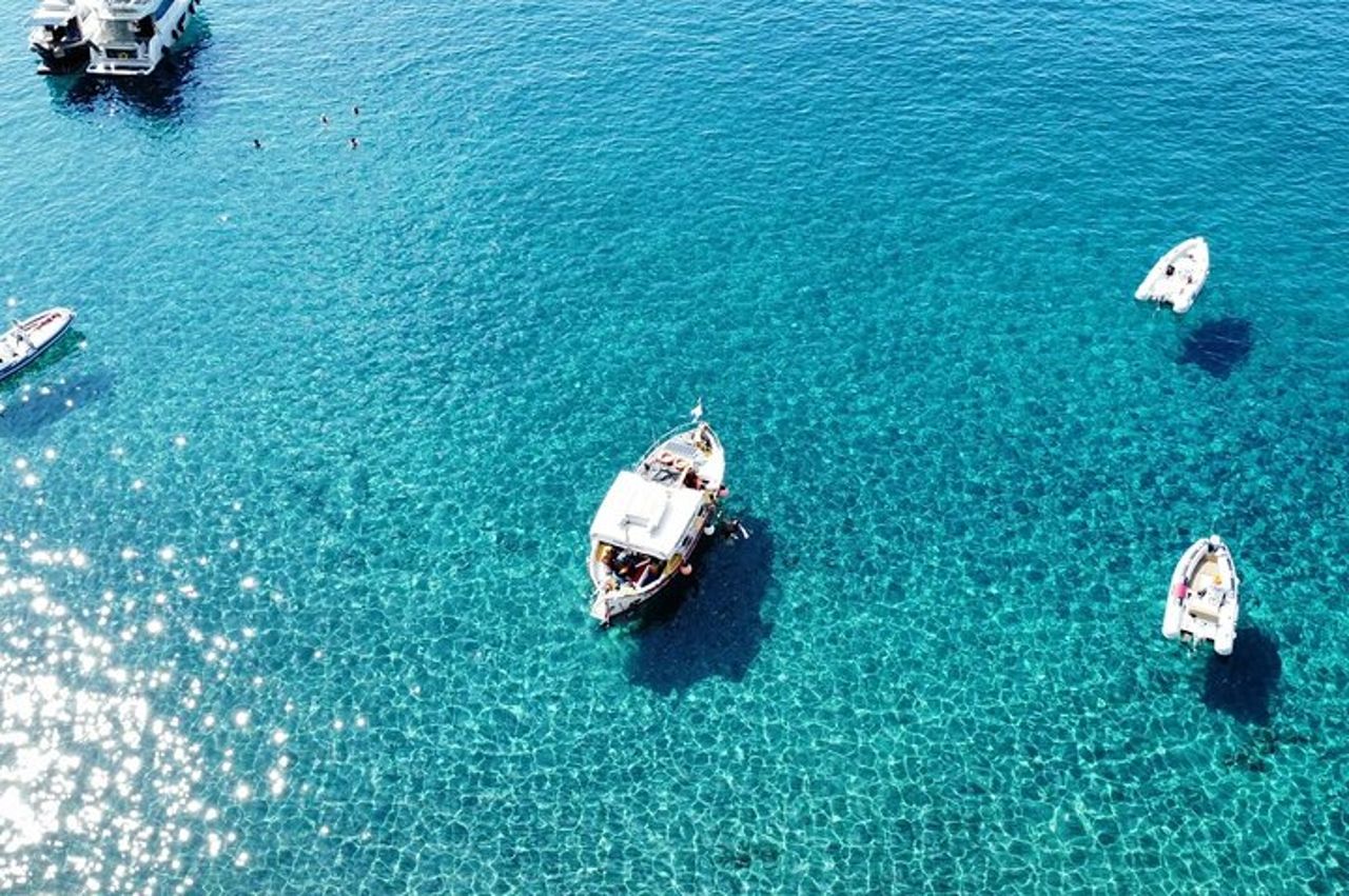Tour in barca avventura dell'Isola d'Elba per piccoli gruppi e cena al tramonto — 8