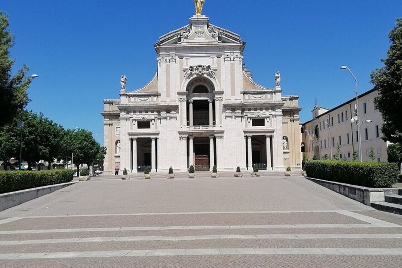 Tour privato di Assisi e Spoleto da Roma — 4