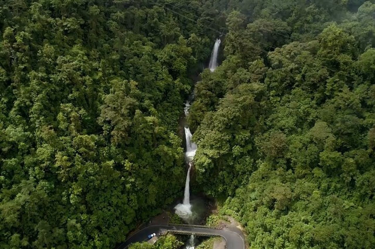 Tour privato del vulcano Poas e dei giardini delle cascate di La Paz — 3