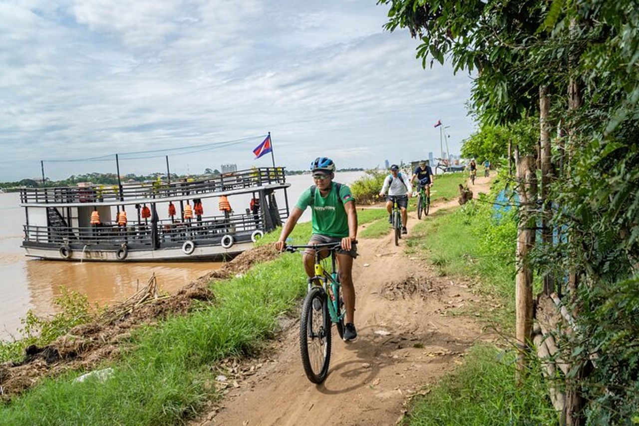 Phnom Penh Silk Island Bike Tour / E-Bike o Tuk Tuk — 6