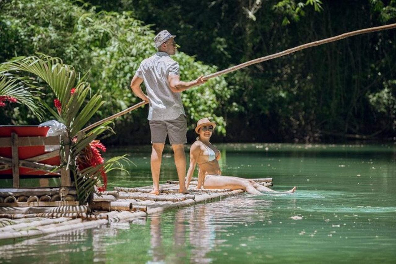 Martha Brae Bamboo River Rafting Experience Falmouth Giamaica — 3