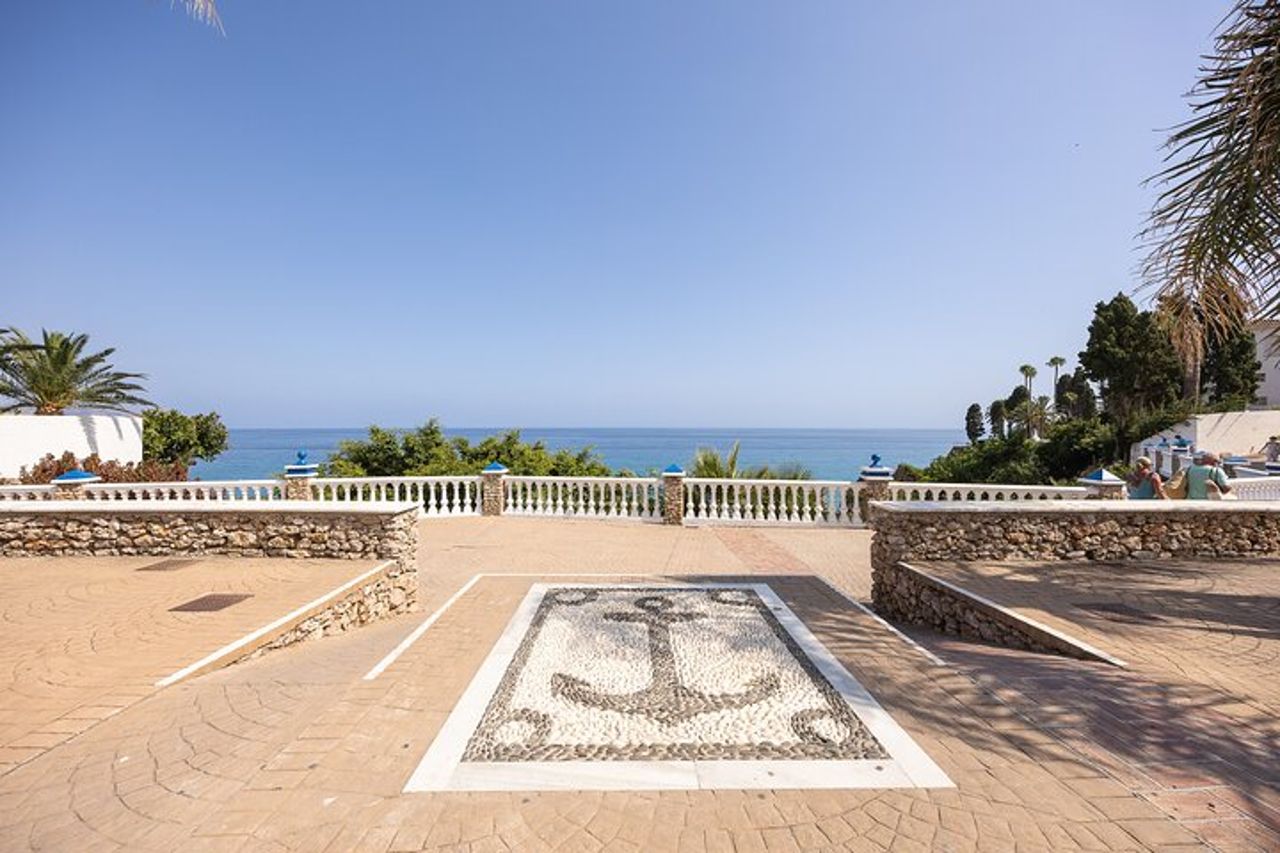 Nerja (Città) + Frigiliana & El Acebuchal, armonia visiva / Semi-Privato — 3