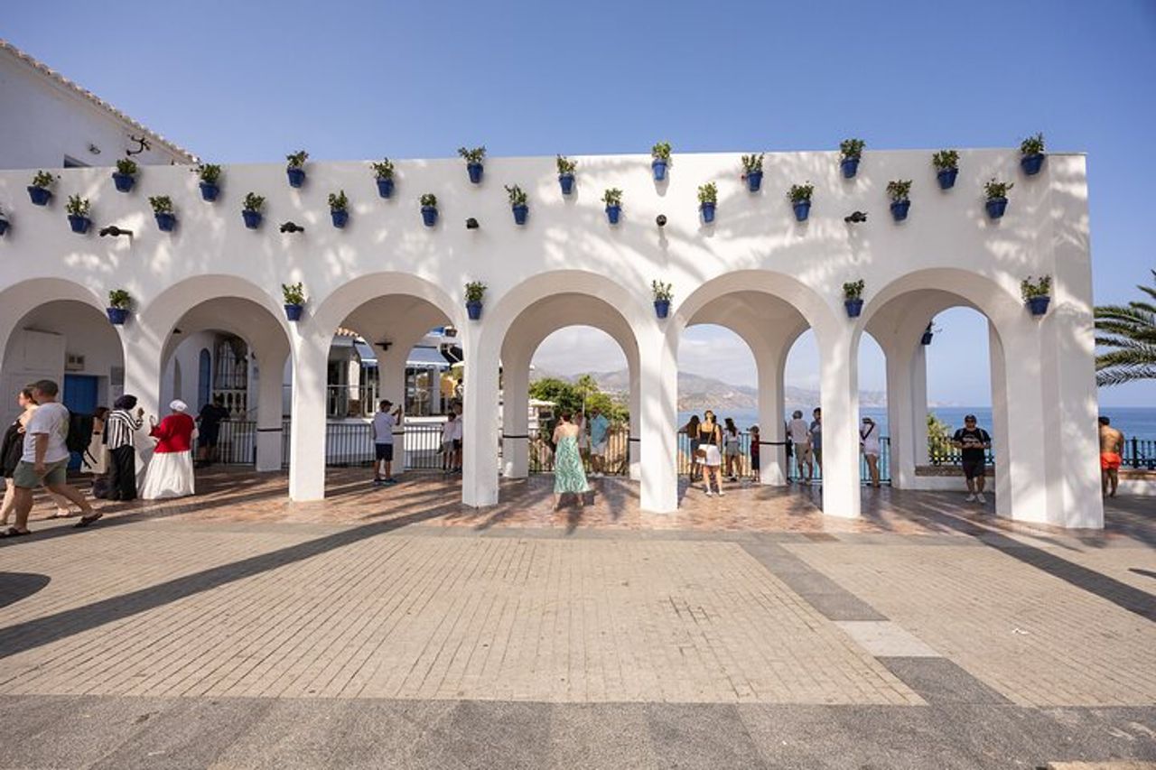 Nerja (Città) + Frigiliana & El Acebuchal, armonia visiva / Semi-Privato — 5