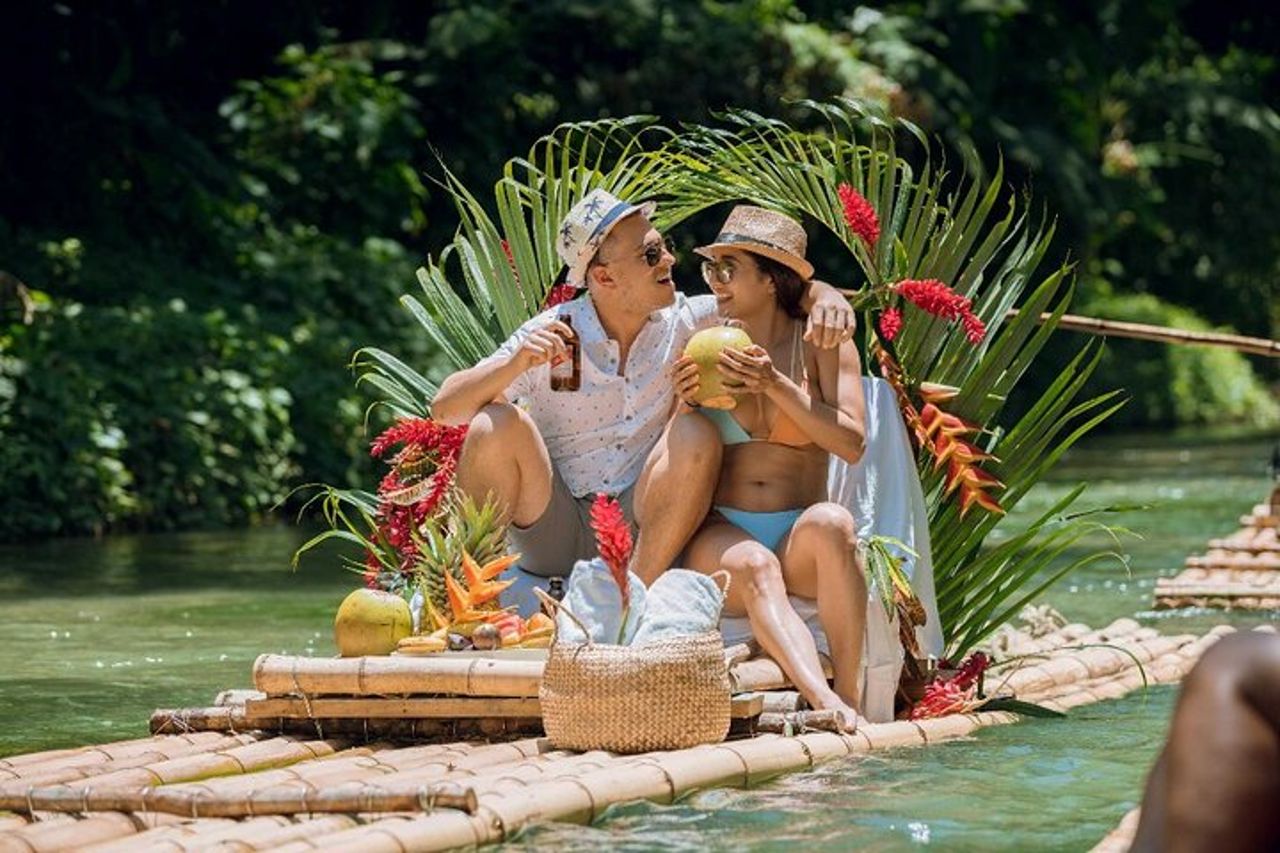 Martha Brae Bamboo River Rafting Experience Falmouth Giamaica — 2