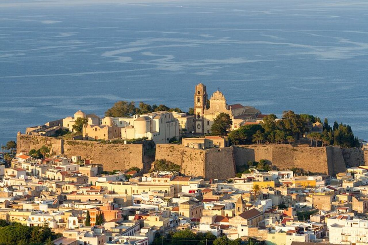 Tour privato a terra : Lipari & Salina Island Escape — 5