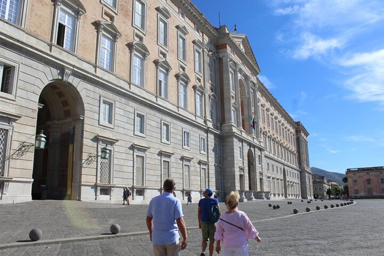Tour privato della Reggia di Caserta da Napoli con Guida, Autista — 2