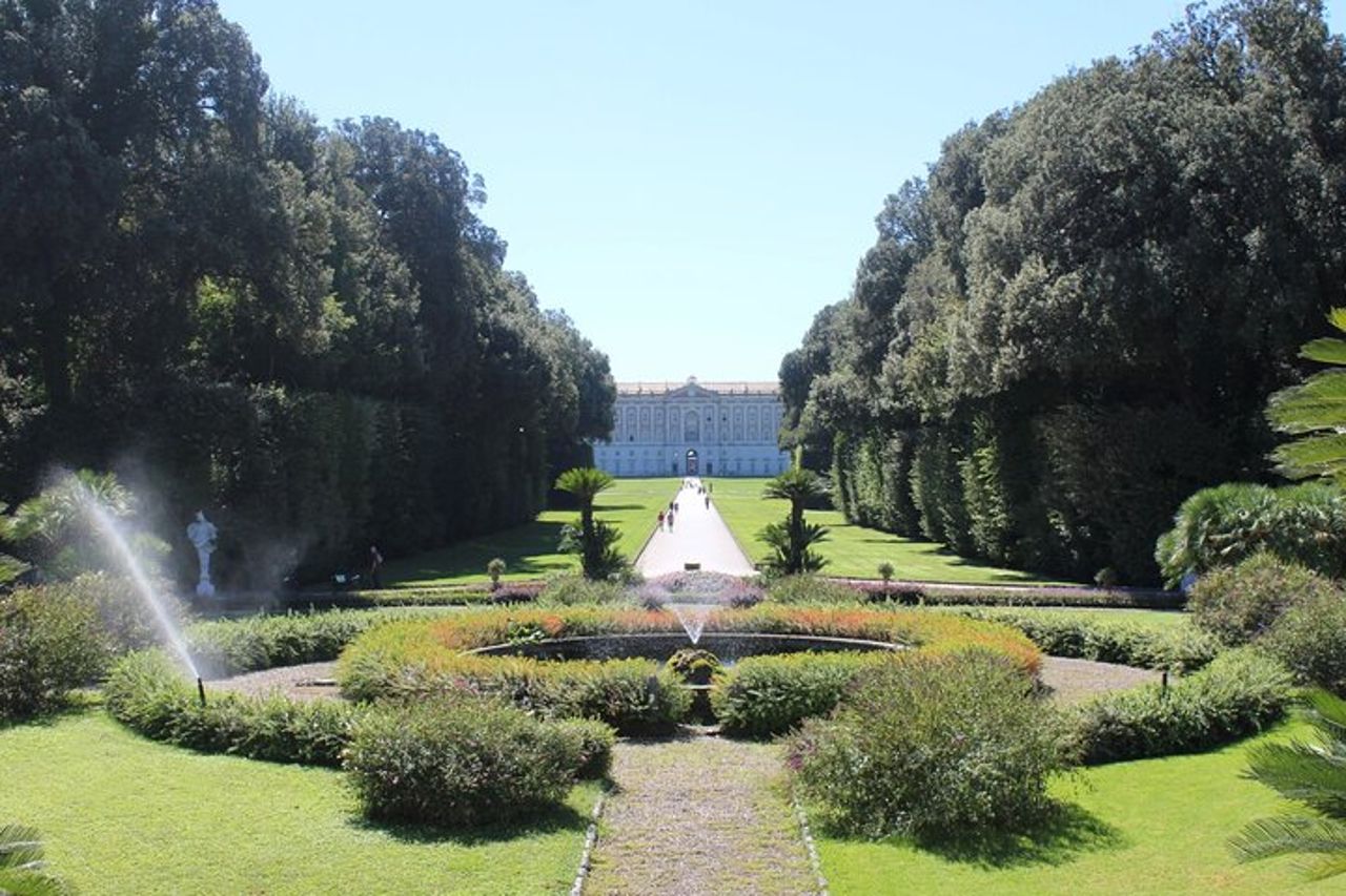 Tour privato della Reggia di Caserta da Napoli con Guida, Autista — 4