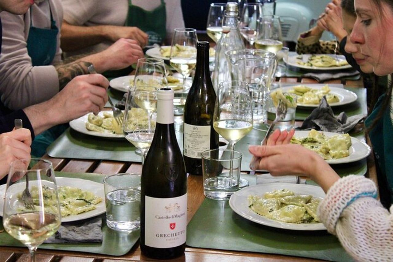 Corso di cucina in un Frantoio Storico vicino al Lago Trasimeno — 9