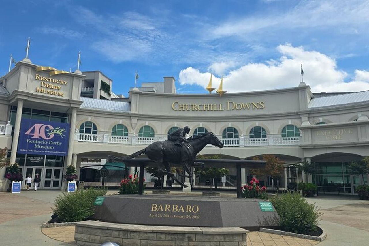 Passeggiate a cavallo B&C, Keeneland o Churchill Down Racetrack. — 4