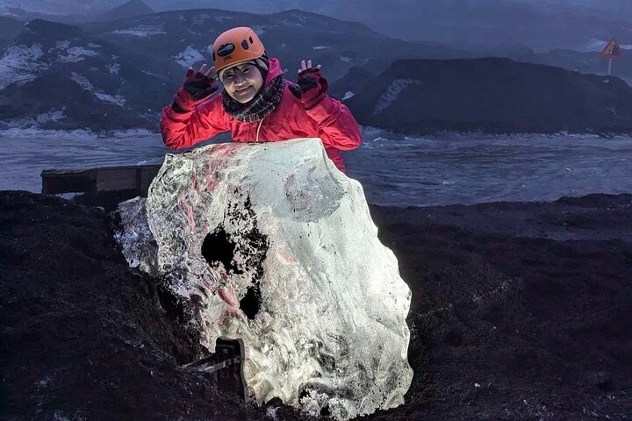 Tour / Incontro di 3 ore nella grotta di ghiaccio di Katla a Vík — 9