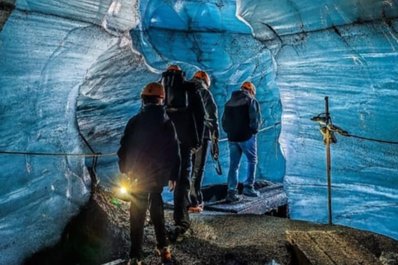 Tour / Incontro di 3 ore nella grotta di ghiaccio di Katla a Vík — 5