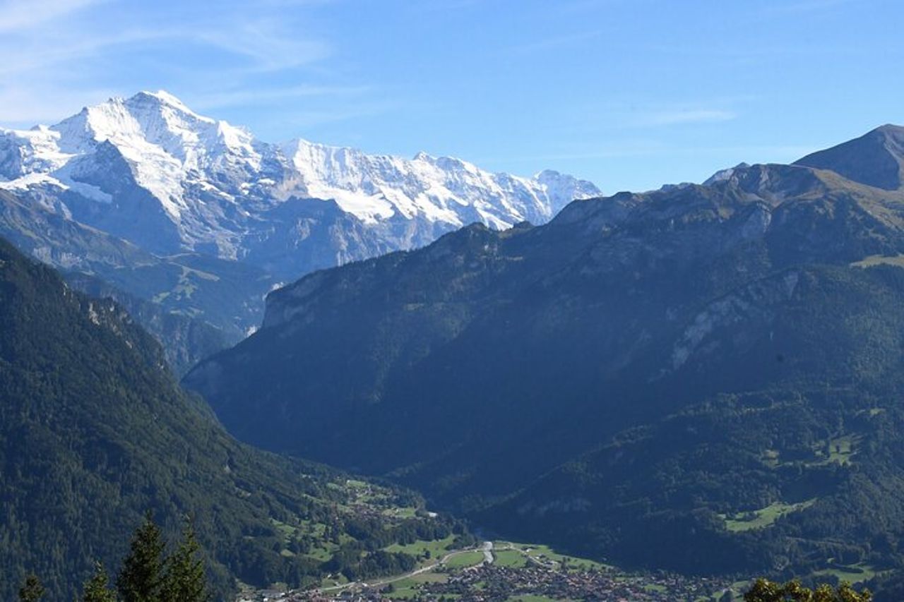 Basilea da o per Interlaken Transfer privato per 1 - 4 passeggeri — 6