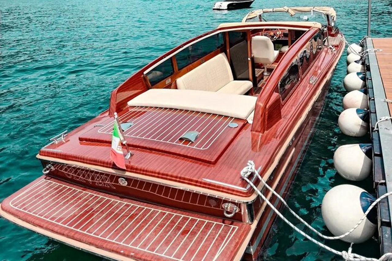 Lago di Como: tour in barca su una barca di lusso classica in legno