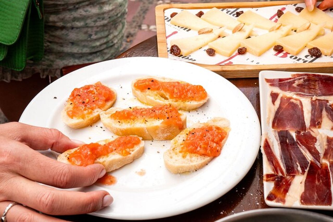 Città vecchia di Marbella: autentico tour gastronomico di tapas con guida locale — 6