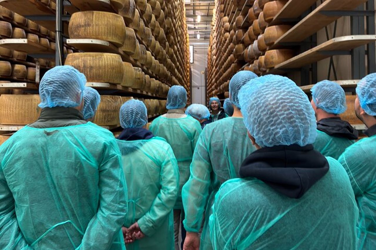 Tour gastronomico del parmigiano e dell'aceto balsamico con il Museo Ferrari