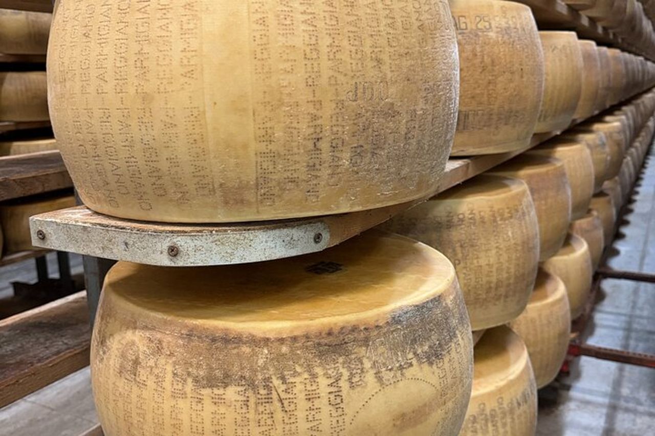 Tour gastronomico del parmigiano e dell'aceto balsamico con il Museo Ferrari — 2