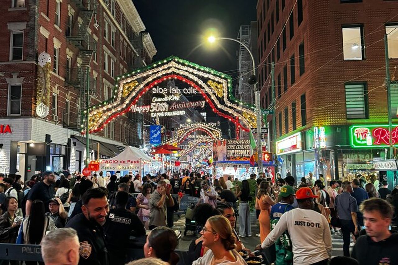 Tour della mafia e del cibo locale di New York condotto dalle guide della polizia di New York