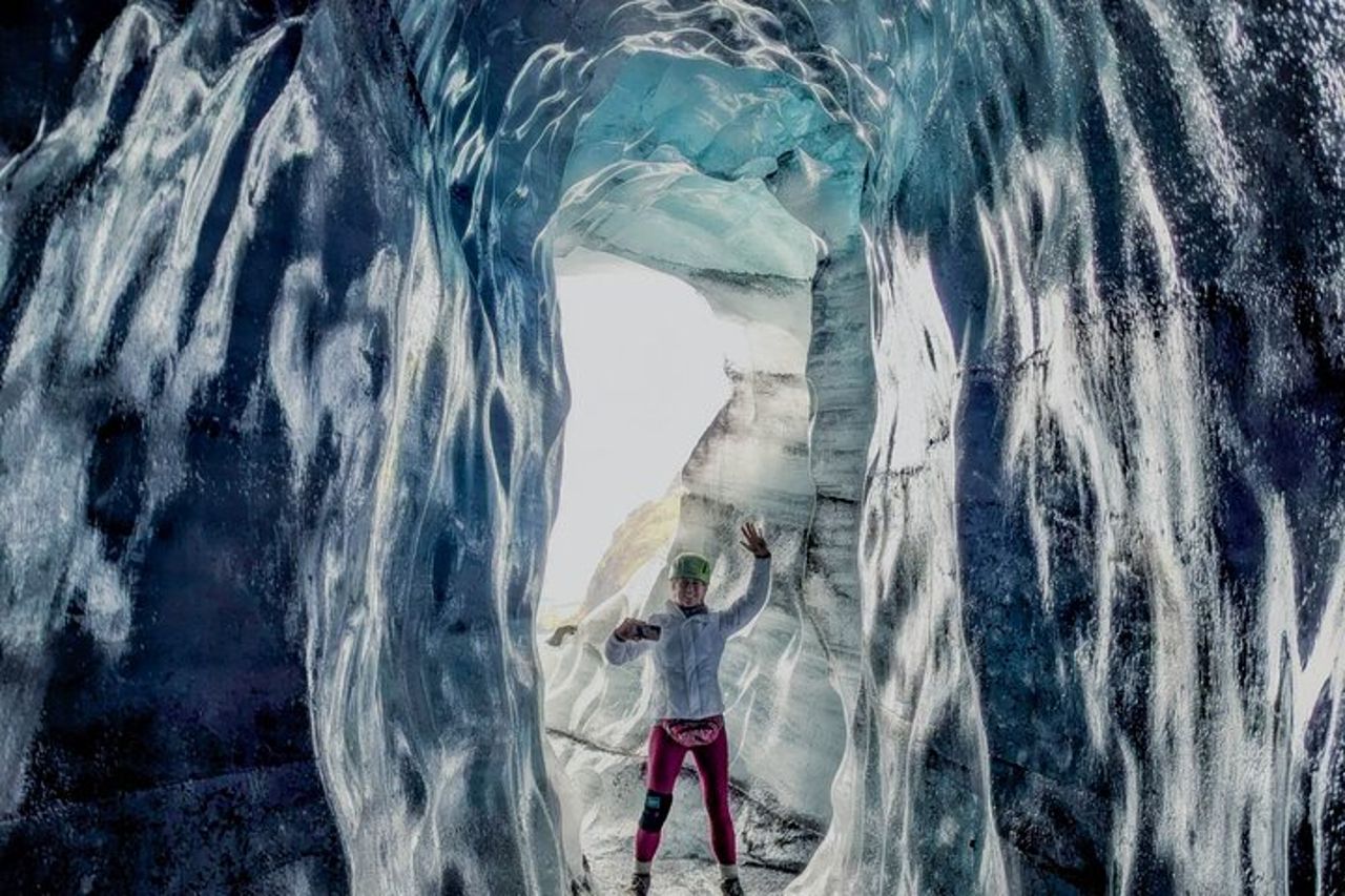 Tour della grotta di ghiaccio di Katla da Vik Avventura guidata per piccoli gruppi