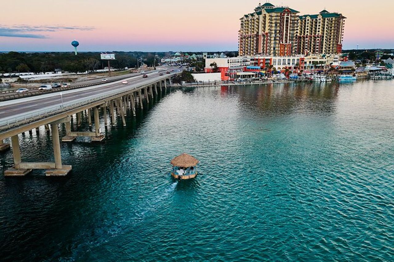 1,5 ore Tiki Boat Harbor e crociera sui delfini Destin FL — 2