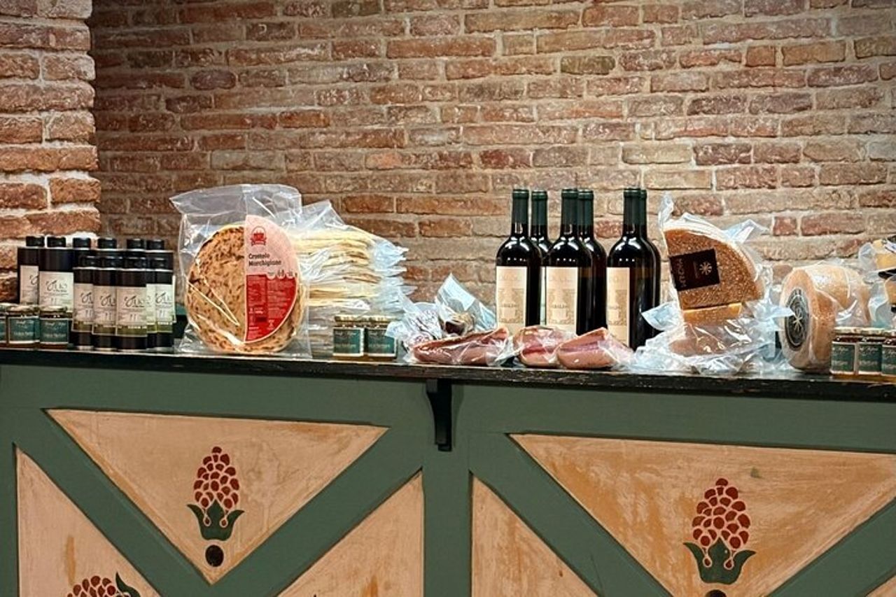 Godetevi un'esperienza di gusto di prelibatezze locali a Gradara — 3