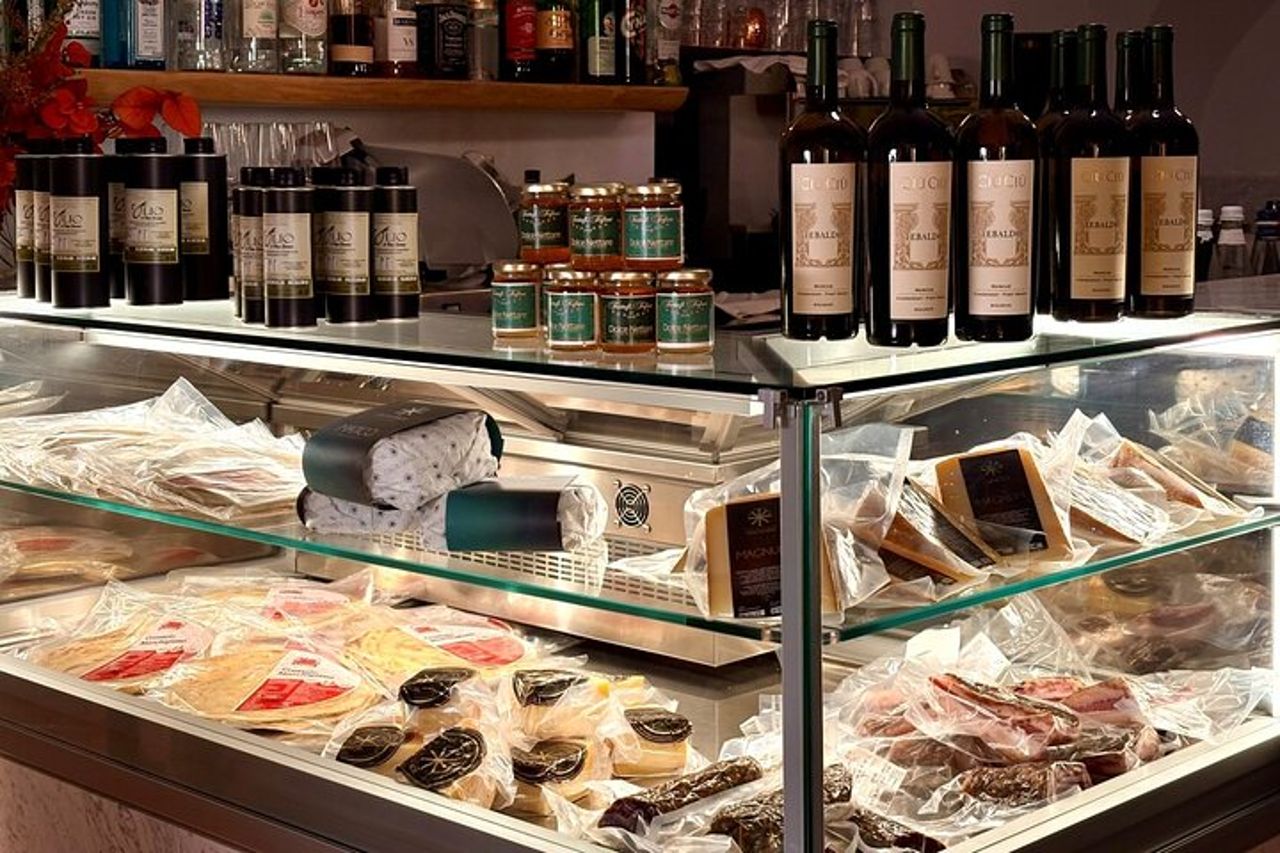 Godetevi un'esperienza di gusto di prelibatezze locali a Gradara — 5