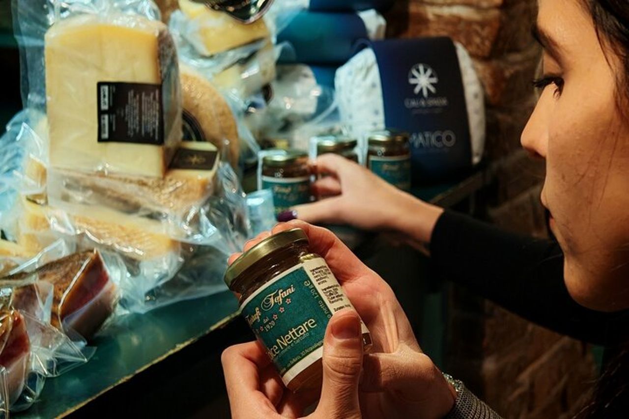 Godetevi un'esperienza di gusto di prelibatezze locali a Gradara — 6