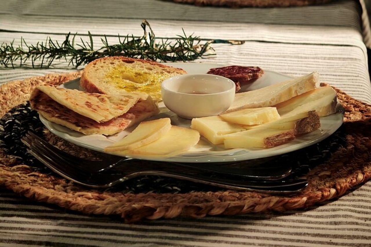 Godetevi un'esperienza di gusto di prelibatezze locali a Gradara
