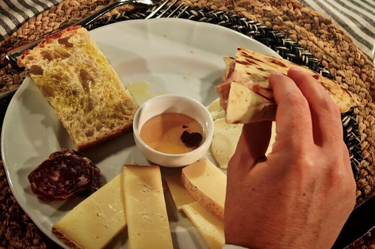 Godetevi un'esperienza di gusto di prelibatezze locali a Gradara — 9