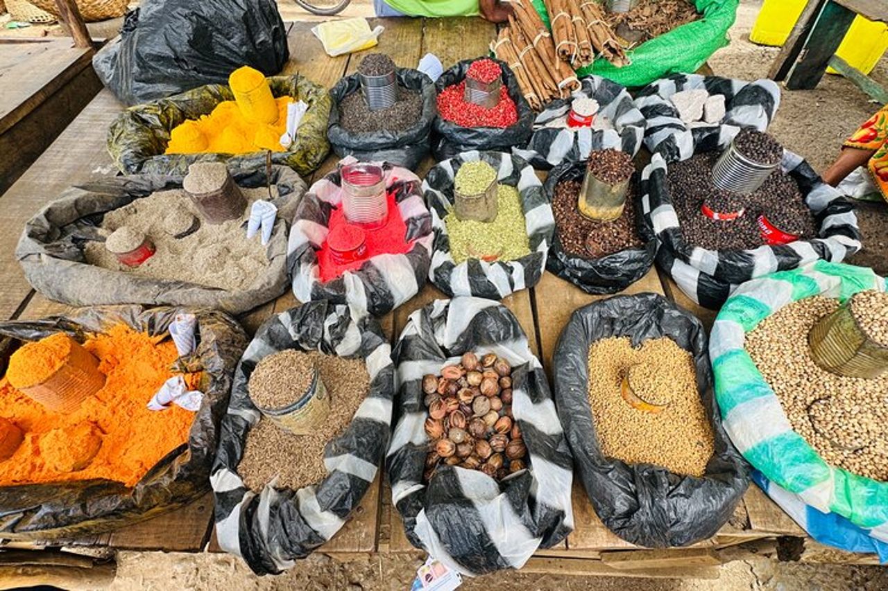 Tour della città in tuk-tuk ad Antsiranana Diego Suarez Baobab e shopping — 5