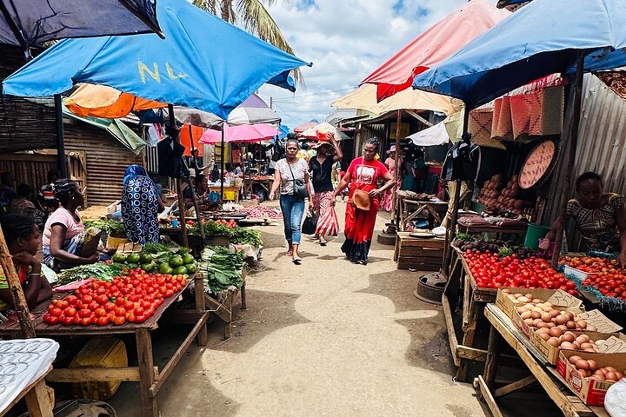 Tour della città in tuk-tuk ad Antsiranana Diego Suarez Baobab e shopping — 9
