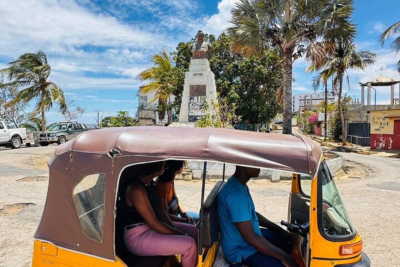 Tour della città in tuk-tuk ad Antsiranana Diego Suarez Baobab e shopping — 8