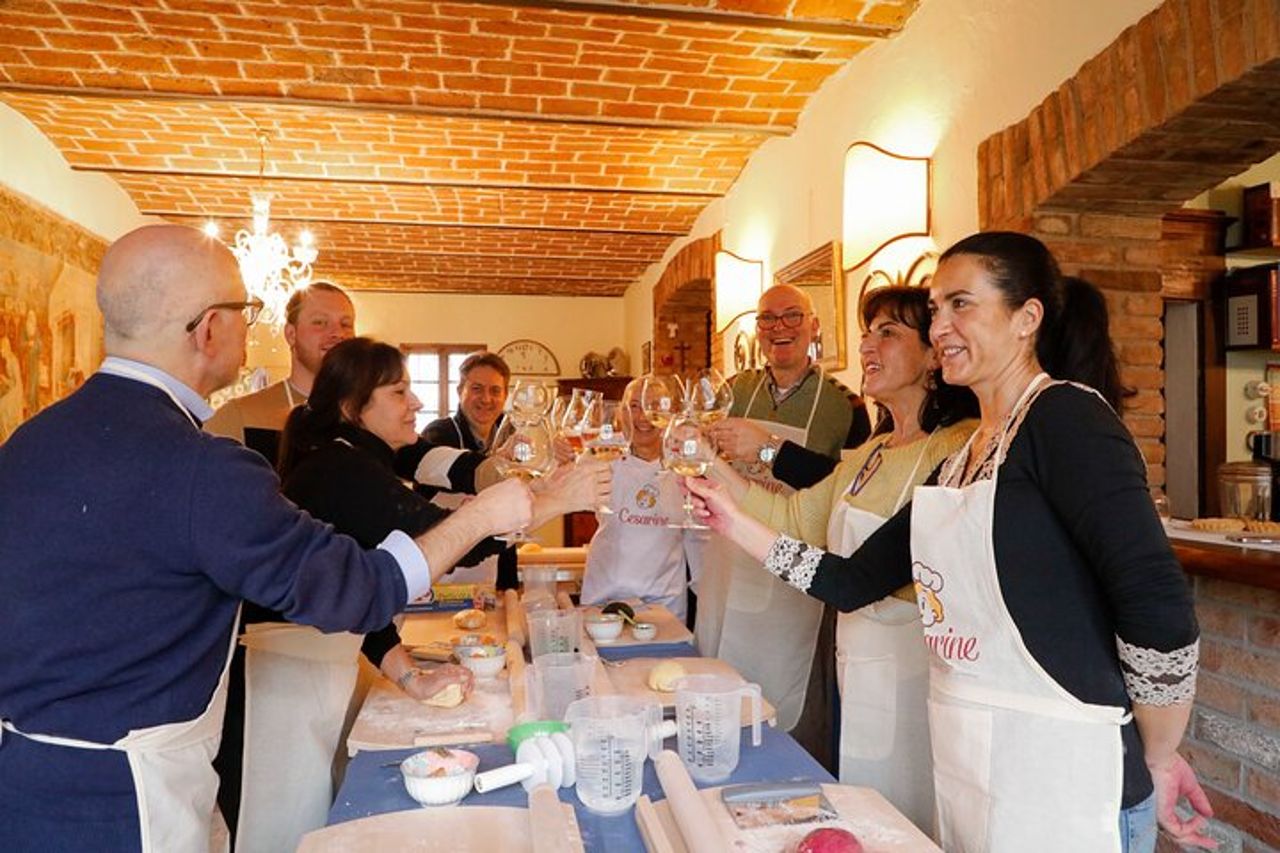 Autentica lezione di pasta e salsa in una casa locale a Salerno — 3