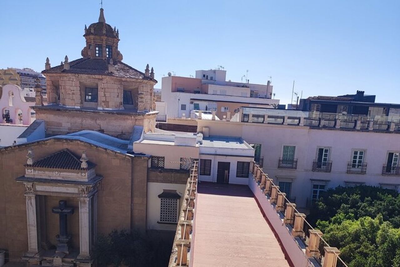 Tour privato a piedi di Almeria con un locale