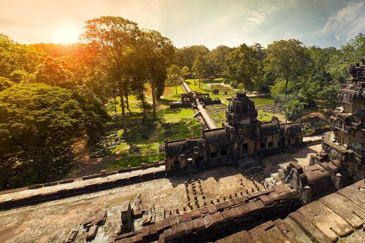 Siem Reap : tour in bicicletta all'alba di Angkor Wat e colazione nella giungla — 3